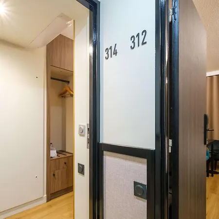 Qualys-hôtel Nanterre-paris La Défense Hotel