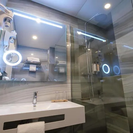 Mercure Paris 4*