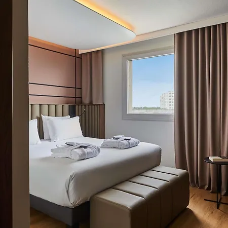 Mercure Paris 4* נאנטר